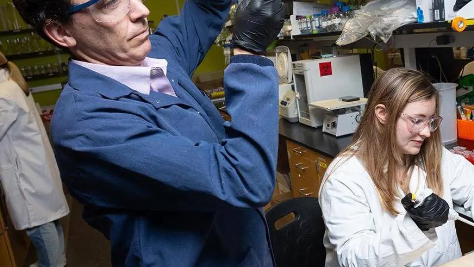 Mark Styczynski in lab